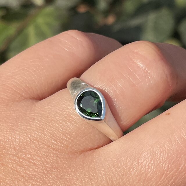 グリーン トルマリン しずく 8×6 変形印台 シルバーSV925リング