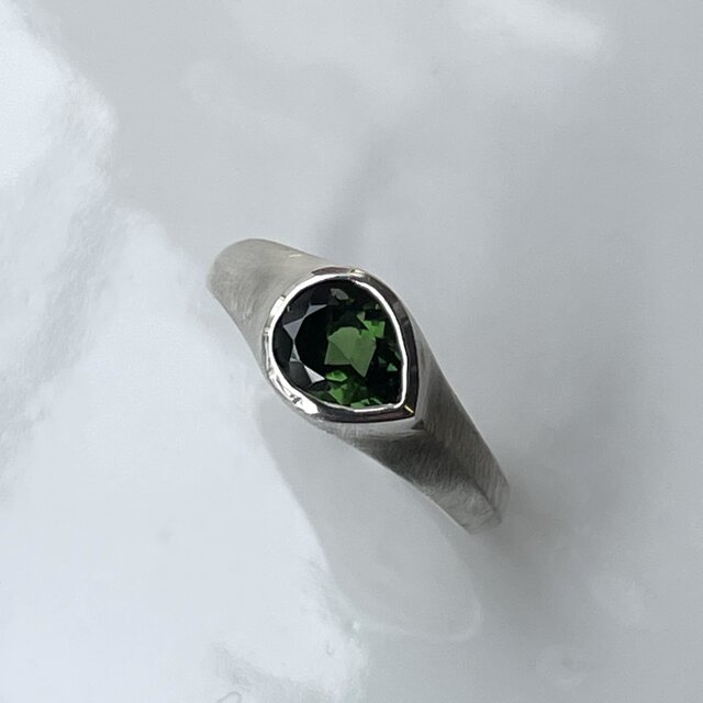 【9号】シルバー925リングイタリア製　グリーントルマリン　刻印あり　ゴツめ 9号】シルバー925リングイタリア製 グリーントルマリン 刻印あり