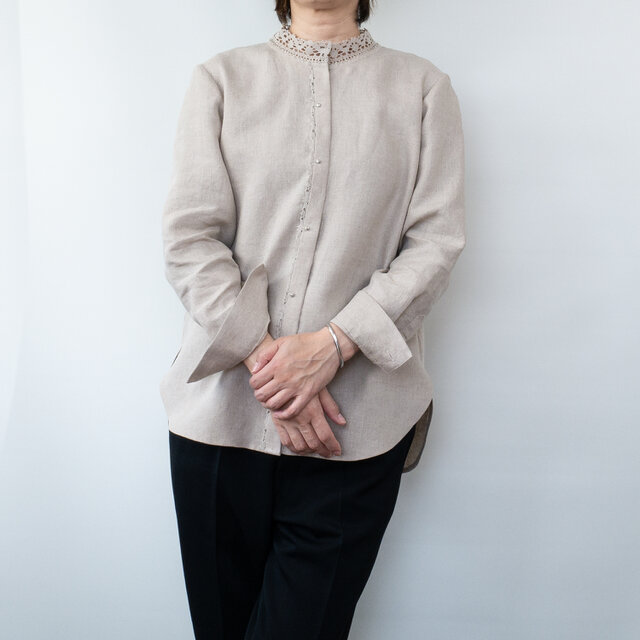 オールリネンのレーシードレスシャツ【グレージュ・長袖・比翼・レース