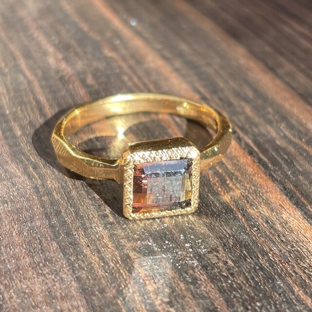 ★極美品★ 英国 オレンジ トルマリン リング ゴールド 9金 UK オレンジピンクとグレーの バイカラー トルマリン 1.79ct 伏せ込み留