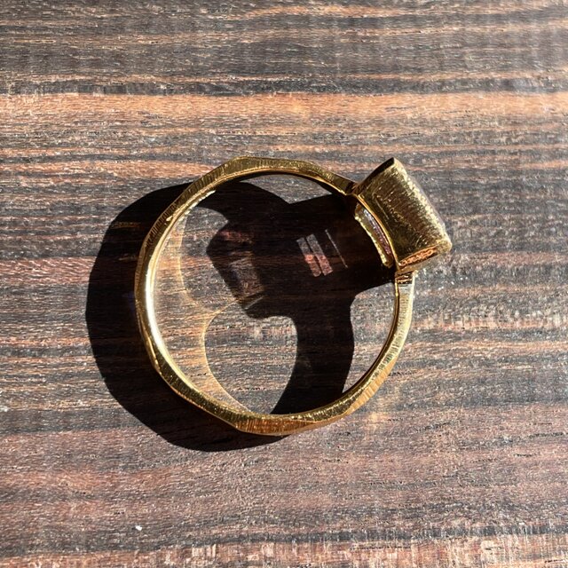 オレンジピンクとグレーの バイカラー トルマリン 1.79ct 伏せ込み留