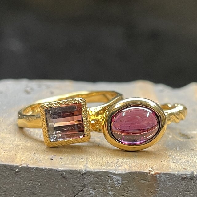 オレンジピンクとグレーの バイカラー トルマリン 1.79ct 伏せ込み留