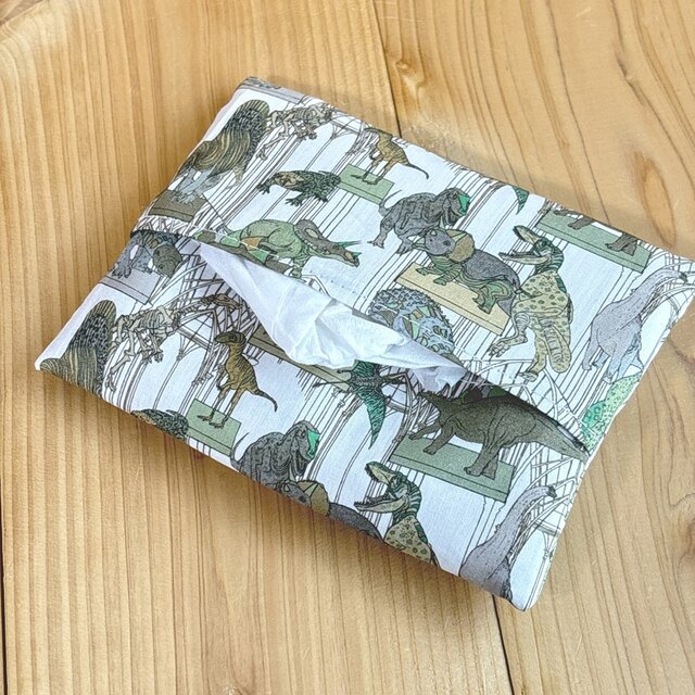 リバティ　リバーシブル仕立て　ポケットティッシュカバー＜クラウス・ロアーズ・アンド・ダイナソーズ＞
