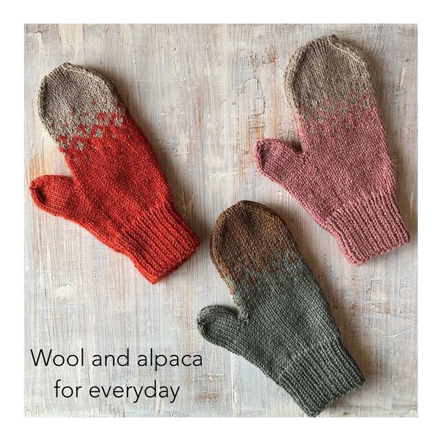 肌に寄り添うアルパカミトン＜カーキ×ブラウン＞