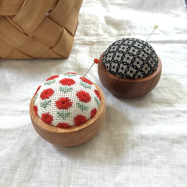 フランスアンティークお花柄 カルトナージュ　ミニクッション ピンクッション フランスアンティークお花柄 カルトナージュ ミニクッション