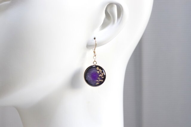 レジンアート ラウンドピアス〈儚い望み〉 | iichi 日々の暮らしを