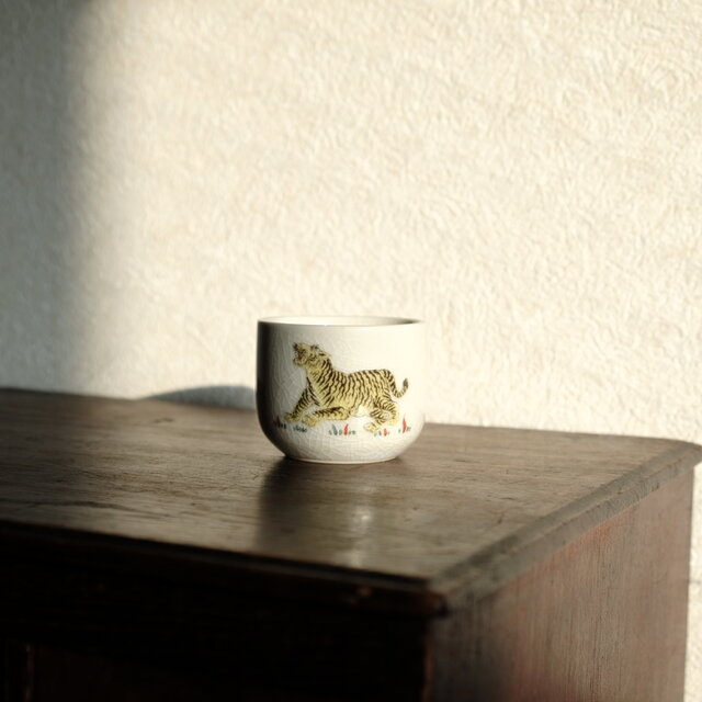 天に吠える虎（寅）◆九谷焼　色絵金彩猪口　昭和レトロ　干支　酒器　コレクション　古民家　古道具