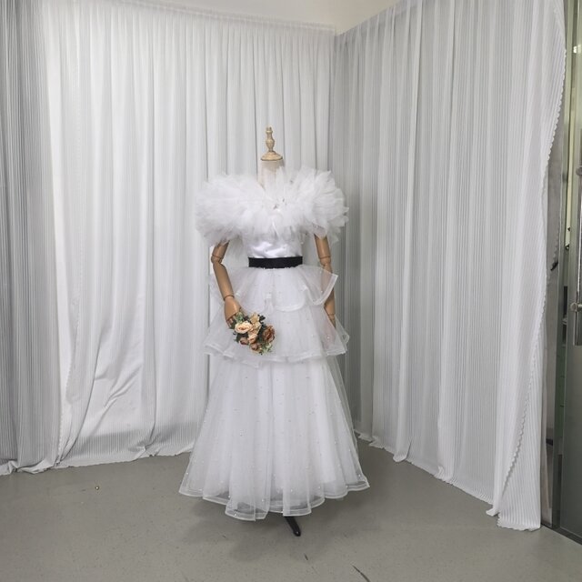 パーティードレス オフホワイト ラッフルフリル オフショルダー パール ベルト 編み上げ エレガント