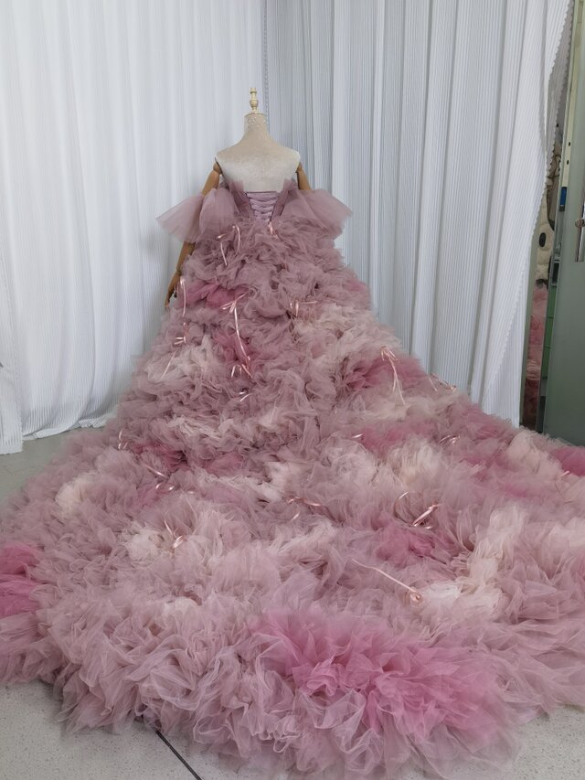 豪華！カラードレス ピンク 柔らかく重ねたチュールスカート