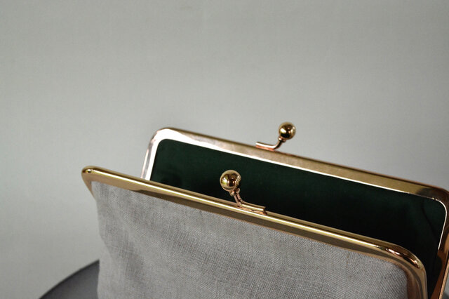 SALE】さくらんぼ 刺繍がま口ポーチ | iichi 日々の暮らしを心地よく