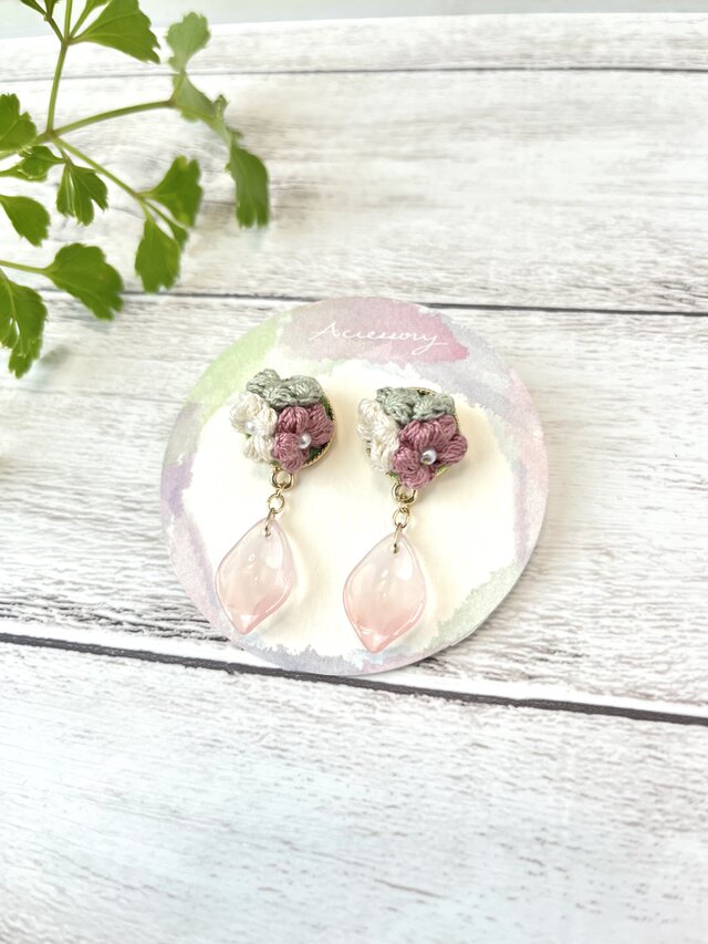 花束のブーケピアス⁑芽吹