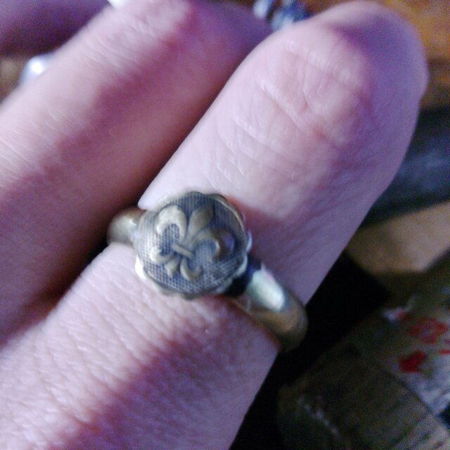 真鍮ブラス製ゴールドカラー・フレア/百合コイン指輪　1～40号サイズ,ペアリング調整OK　結婚、成人式に