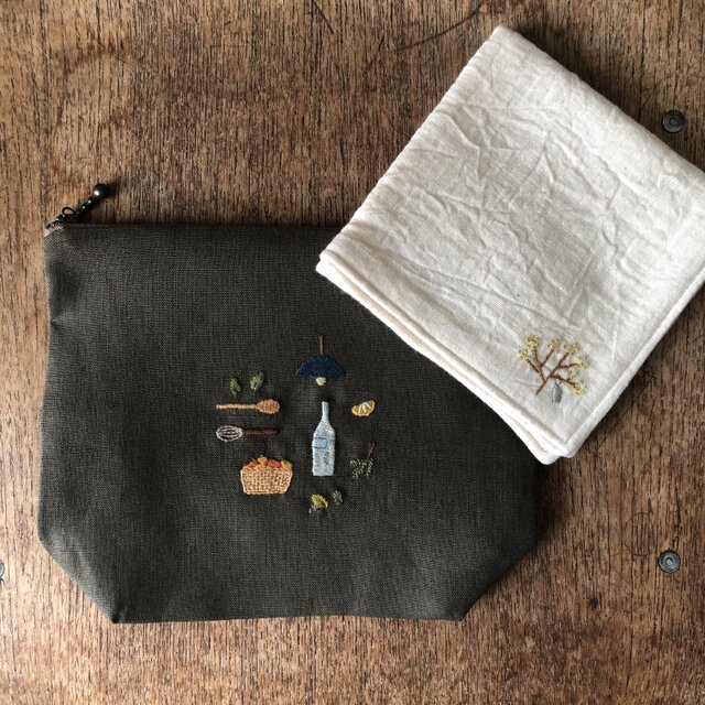 手刺繍マチ付きポーチとダブルガーゼハンカチのセット