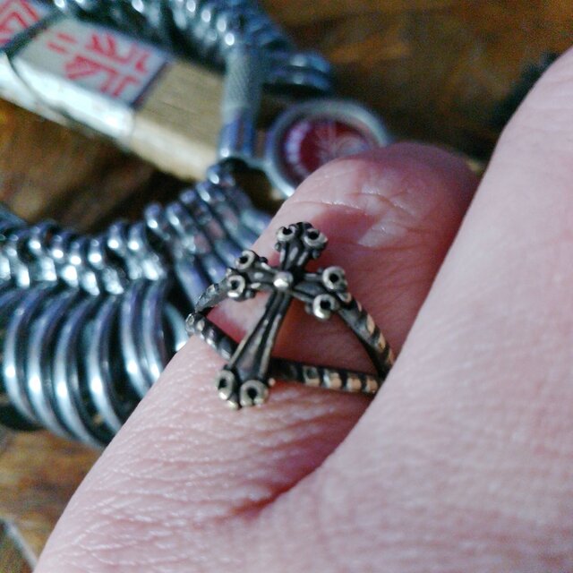 限定在庫のみ　真鍮ブラス製ゴールドカラー・クロス/十字架2指輪　1～15号サイズ調整OK　結婚、成人式に