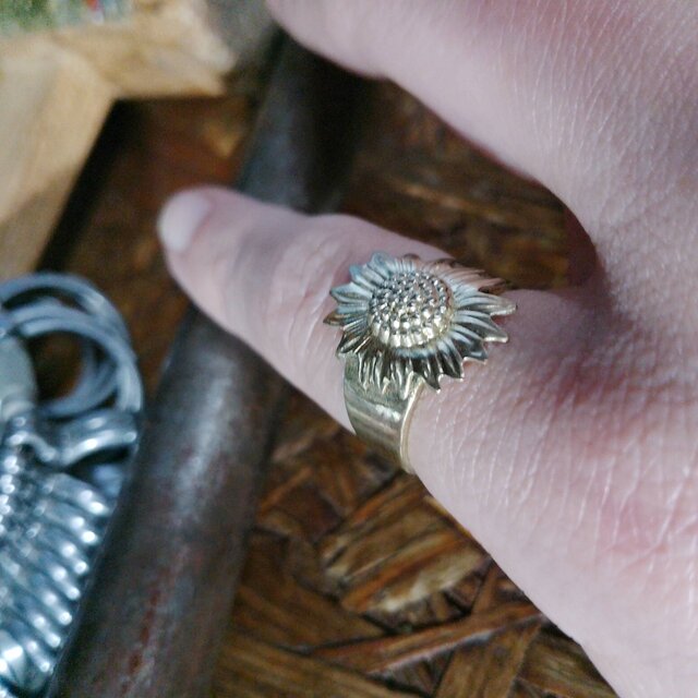 真鍮ブラス製ゴールドカラー・向日葵/花指輪　1～22号サイズ調整OK　結婚、成人式に