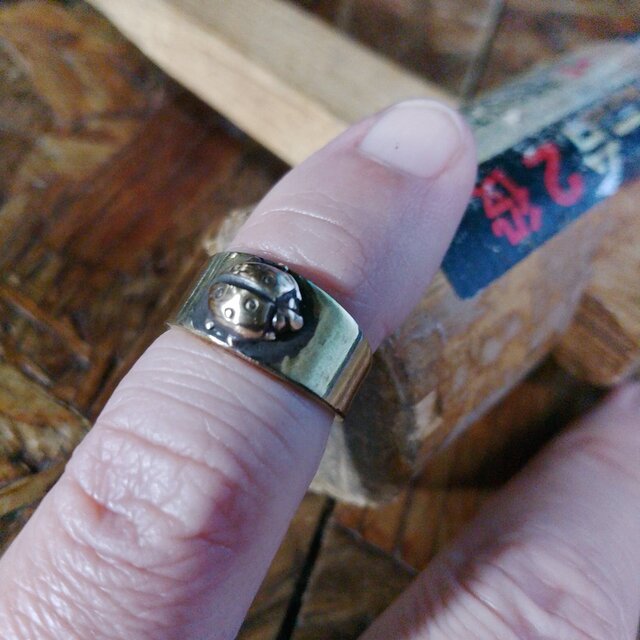 真鍮ブラス製ゴールドカラー・てんとう虫てんとう虫指輪　1～22号サイズ調整OK　結婚、成人式に