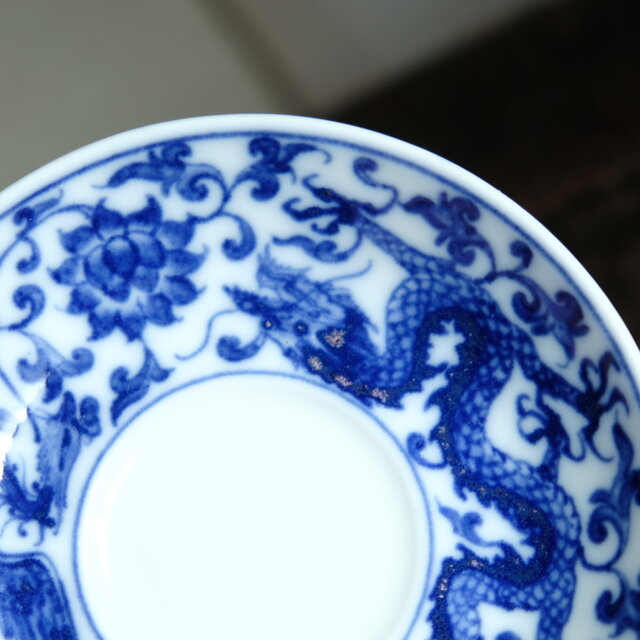 シノワズリな雰囲気◇龍と鳳凰と花唐草。中国産 染付デミタスカップ