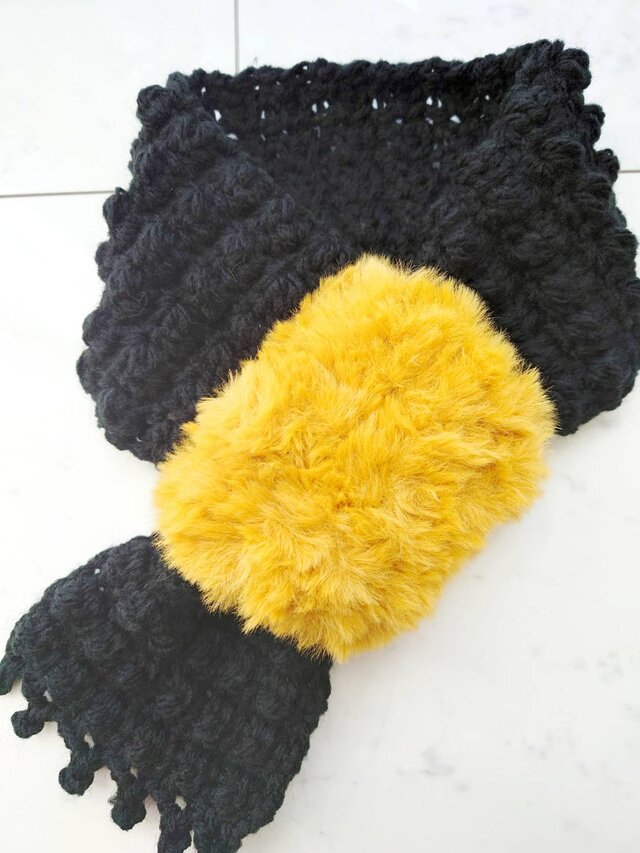 マフラー ブラック 黒 模様 柄 マスタード からし ファー 編み 手編み 編み物