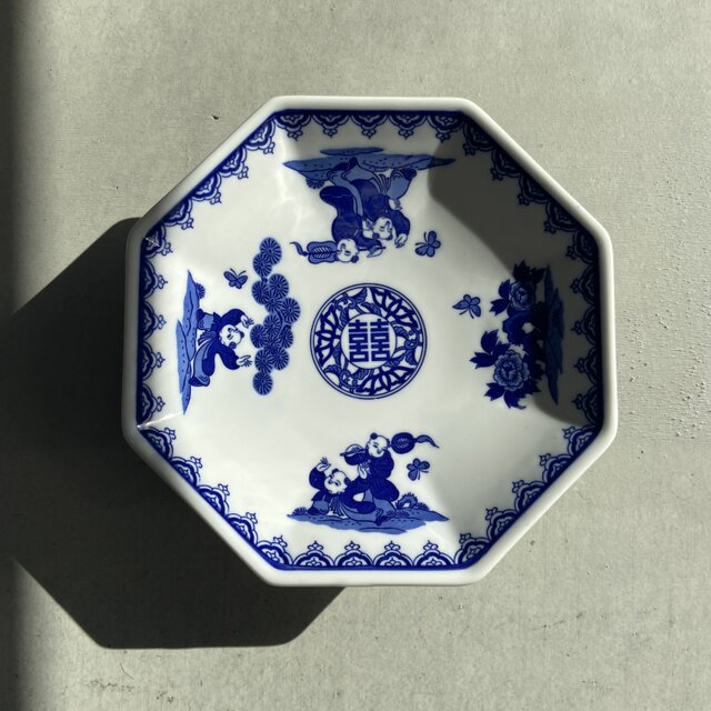 染付唐子 八角高台 19cm 八角皿 | iichi 日々の暮らしを心地よく