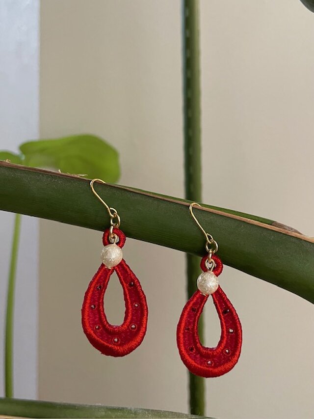 ☆再販❤️ 雫　赤　ピアス　イヤリング　ハンドメイド 雫ピアス【イヤリングに変更可能)】 | iichi 日々の暮らしを心地よく