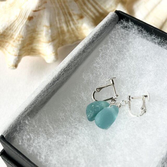 Silver925》小さな海色シーグラスビーズのイヤリング | iichi 日々の