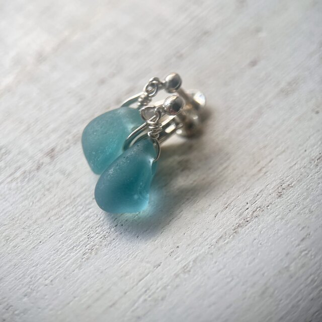 《Silver925》小さな海色シーグラスビーズのイヤリング