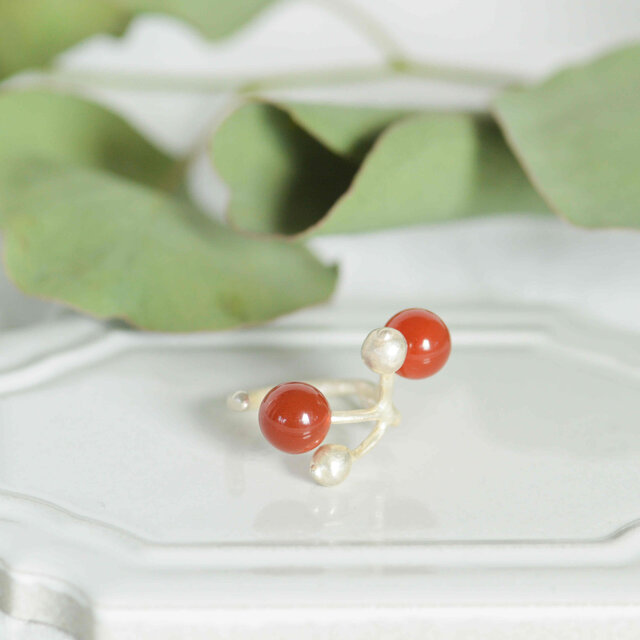 ノイバラの実のイヤーカフ〈秋冬限定販売〉