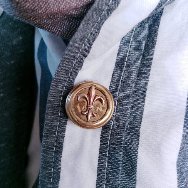 真鍮ブラス製=ゴールド　フレア.ミニ百合シャツボタンカバー　結婚、成人式、古着ファッションに