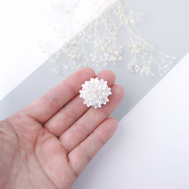 帯留め 「白桜」つまみ細工 白色 ゴールド 春の花 入学式 入園式