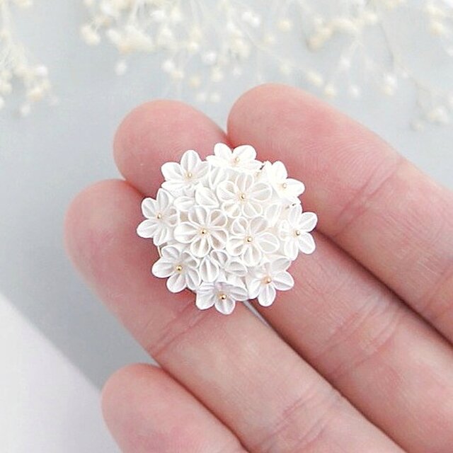 帯留め 「白桜」つまみ細工 白色 ゴールド 春の花 入学式 入園式 和装 結婚式 人気 着物小物 和小物 クリスマス 冬