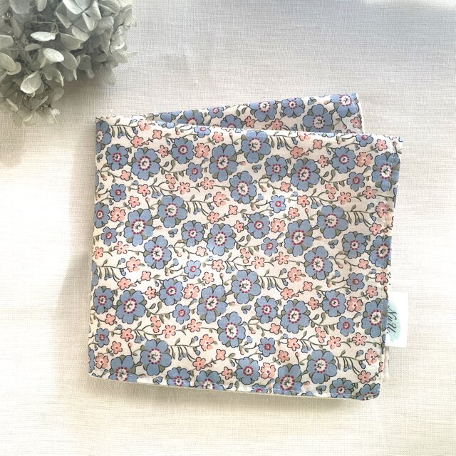 ＊リバティ×オーガニックコットンのハンカチ＊ホワイト