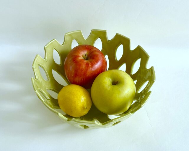 フルーツボウル 菓子鉢（グリーン）Fruits bowl (green) 陶磁器製