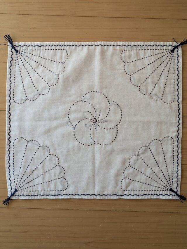 刺し子ふきん　7－②　　紺色     扇とねじり梅　