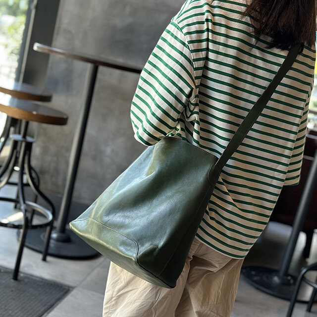 スーパーSALE対象／本革 レザーバッグ カーフスキン ショルダーバッグ