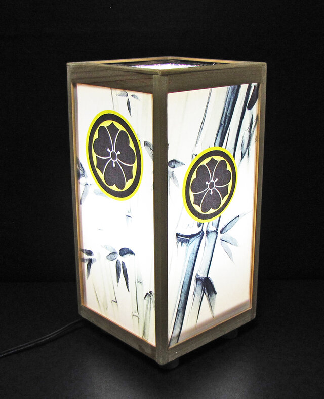 夢灯り・家紋の宿り木「和風・丸に剣片喰」(家紋変更可）／至福の明り／LED昼白色･桧枠造・厚紙張貼・軽量／