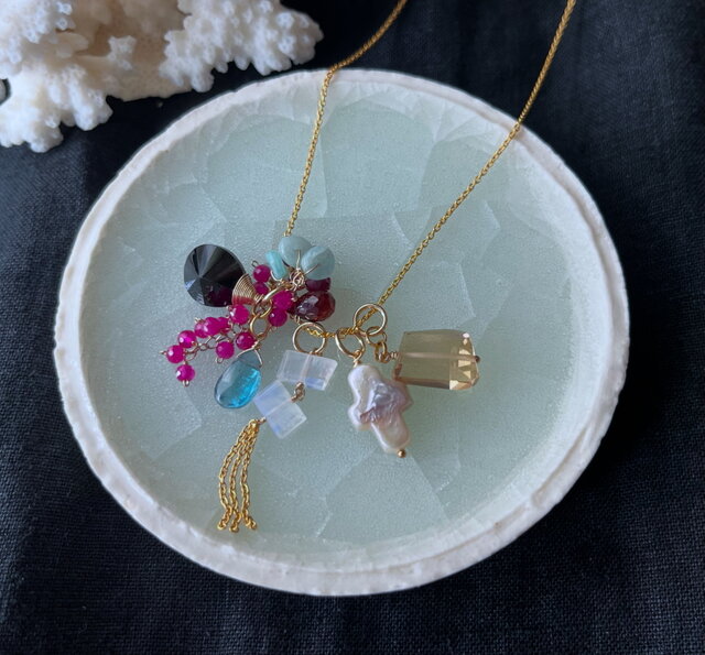 K14gf】ブラックスピネルとルビーの付け替えネックレストップ(チェーン