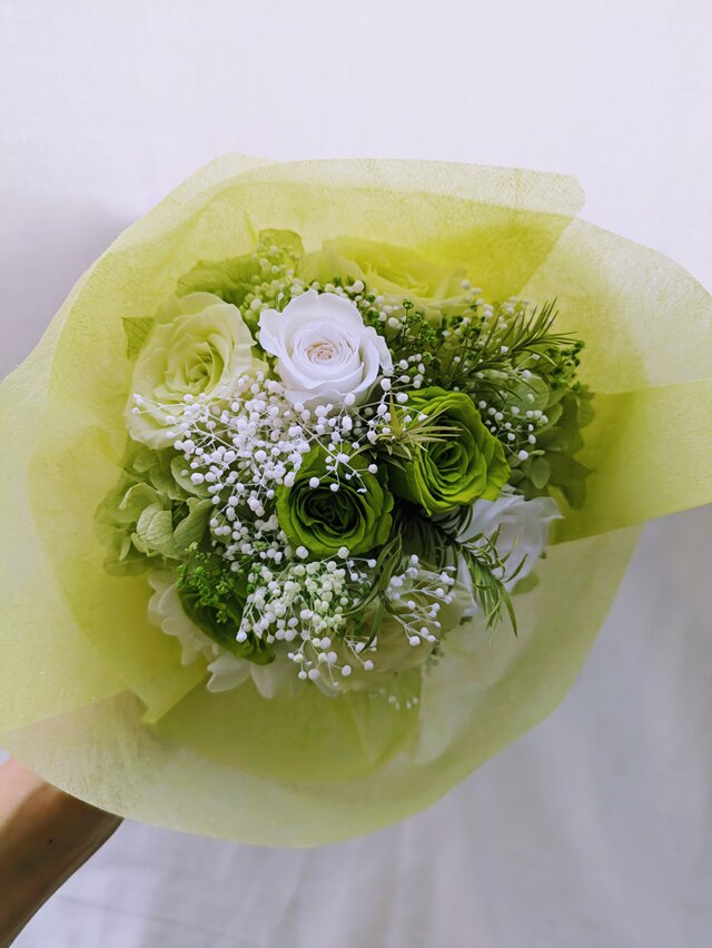 プリザーブドフラワー／薔薇と小花のふんわり枯れない花束ホワイトグリーン／記念日お祝い