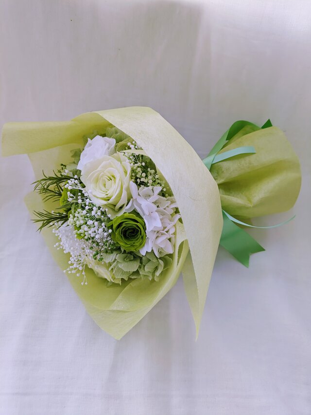 プリザーブドフラワー／薔薇と小花のふんわり枯れない花束ホワイト