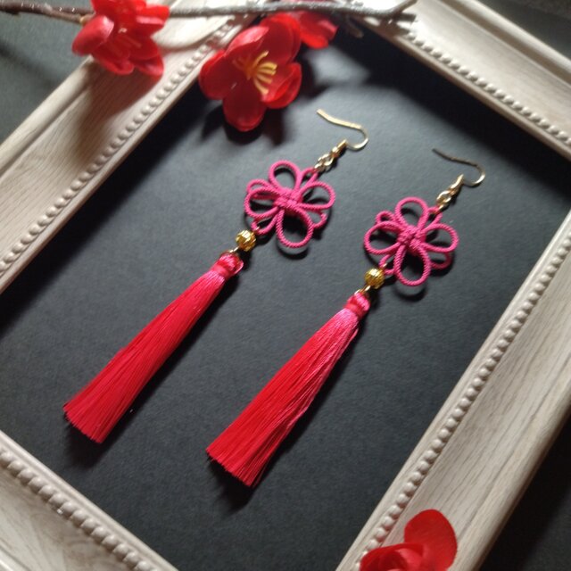 【和風】【ゴールドビーズ】吉祥結びとタッセルのピアス（イヤリング）（ピンク）【和装】【和風】【着物】【浴衣】【成人式】【卒業式】