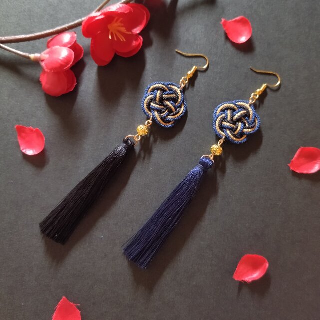 【和風】梅結びとタッセルのピアス（イヤリング）（色オーダー可）【着物】【浴衣】【袴】【中華風】【チャイナ】【成人式】【卒業式】