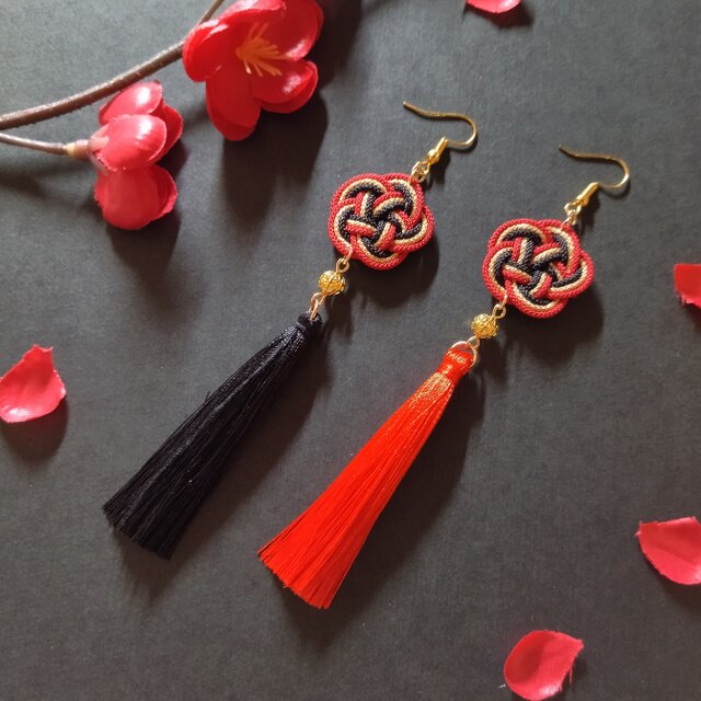 和風】梅結びとタッセルのピアス（イヤリング）（色オーダー可）【着物