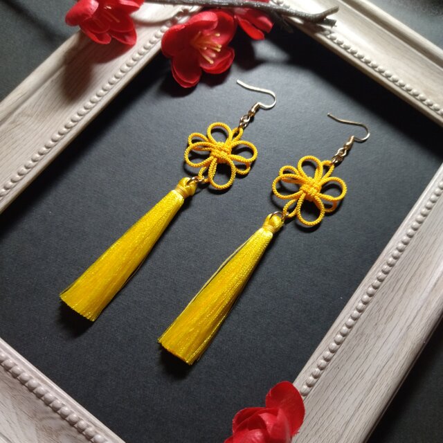 【和風】吉祥結びとタッセルのピアス（イヤリング）（黄色）【チャイナ】【中華風】【着物】【袴】【浴衣】【成人式】【卒業式】