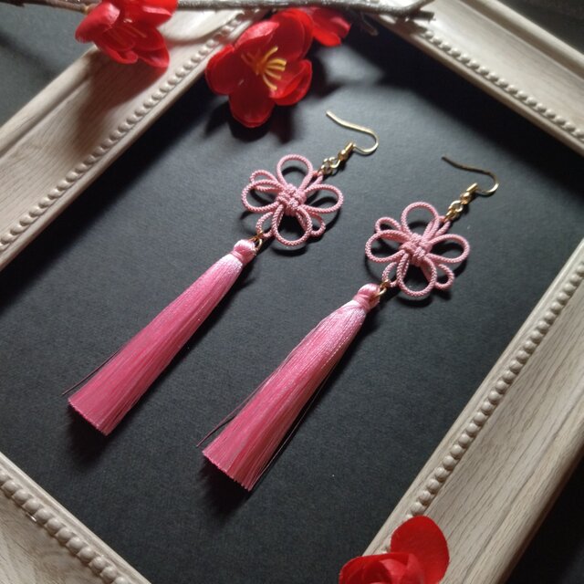 【和風】吉祥結びとタッセルのピアス（イヤリング）（薄ピンク）【チャイナ】【中華風】【着物】【袴】【浴衣】【成人式】【卒業式