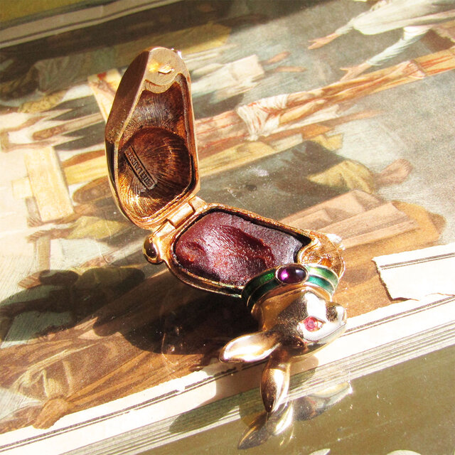 Estee Lauder」 Vintage Gold Bunny Solid Perfume | iichi 日々の