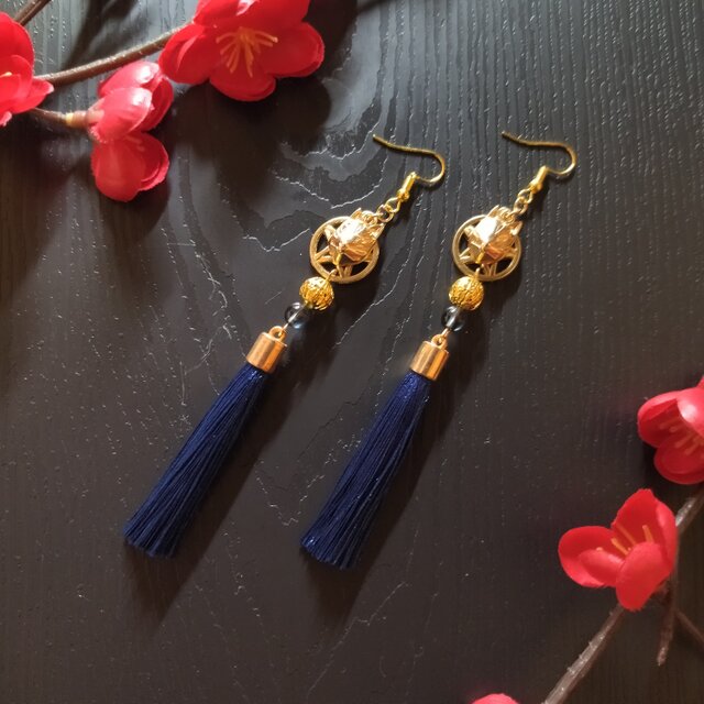 【和風】狐面とタッセルのピアス（イヤリング）（紺）【チャイナ】【中華風】【着物】【袴】【浴衣】