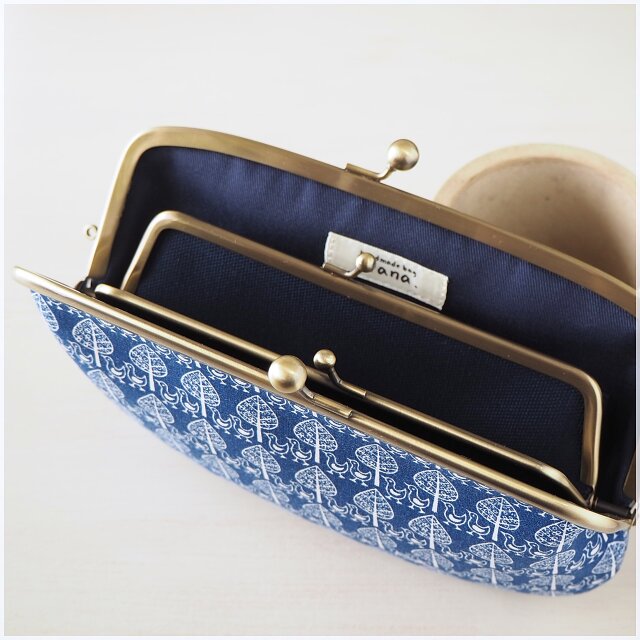 □親子がま口長財布・小鳥柄 / ネイビー□ ticket(k-n) | iichi 日々の