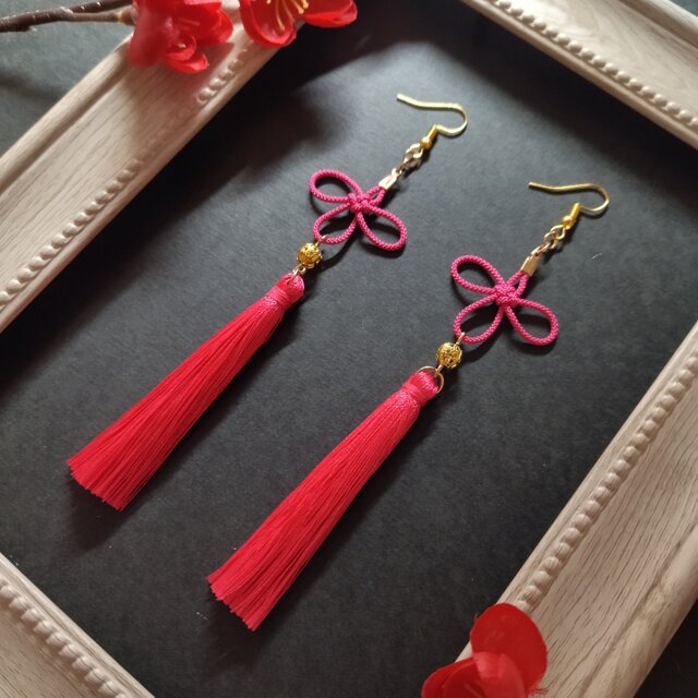 【和風】【ゴールドビーズ】几帳結びとタッセルのピアス（イヤリング）（ピンク）【チャイナ】【中華風】【着物】【浴衣】【成人式】