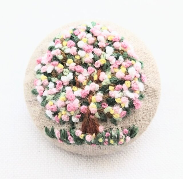 桜の花びらデザイン ブローチ 桜の花 刺繍ブローチ | iichi 日々の暮らしを心地よくする