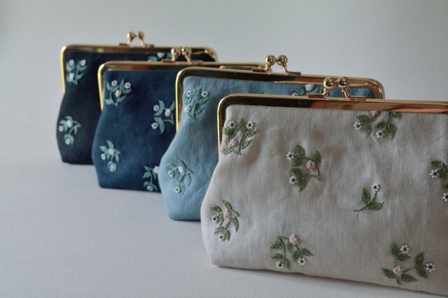 刺繍がま口ポーチバッグ　くすみカラーのガーデン　ハンドメイド オレンジ｜ボーダー刺繍のリネンミニがま口ポーチ（SS）｜全面手刺繍