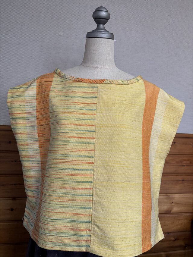 手織紬帯地のトップス